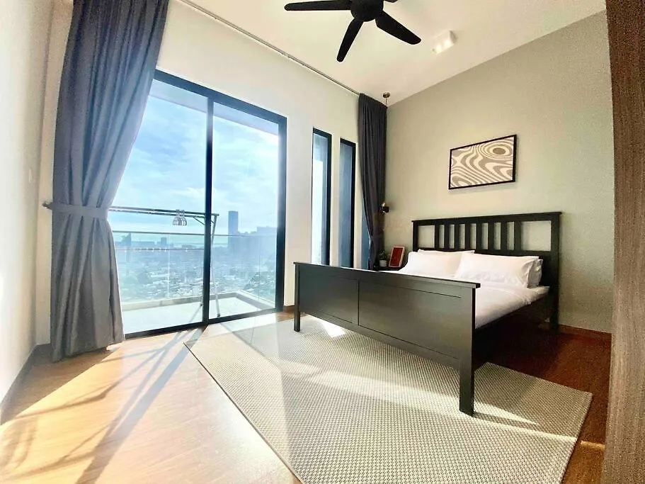 Apartment Beacon Executive Suites #Warmth #Skypool #Georgetown #5Pax #2Br 2Bath #2Queen 1Single #Quality Well Maintained #Private Host Malaysia