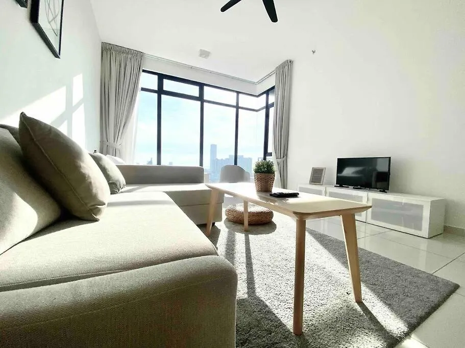 Beacon Executive Suites #Warmth #Skypool #Georgetown #5Pax #2Br 2Bath #2Queen 1Single #Quality Well Maintained #Private Host Apartment