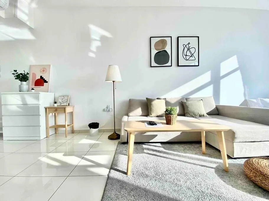 Beacon Executive Suites #Warmth #Skypool #Georgetown #5Pax #2Br 2Bath #2Queen 1Single #Quality Well Maintained #Private Host 0*, George Town Malaysia