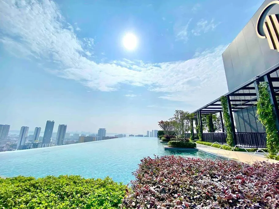 Apartment Beacon Executive Suites #Warmth #Skypool #Georgetown #5Pax #2Br 2Bath #2Queen 1Single #Quality Well Maintained #Private Host Malaysia