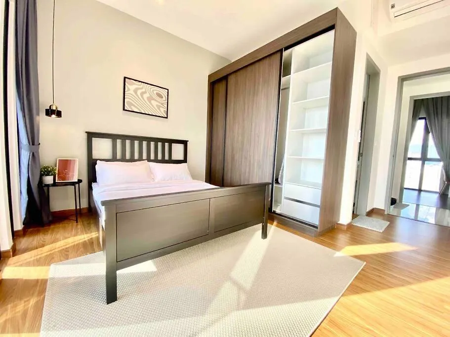 Apartment Beacon Executive Suites #Warmth #Skypool #Georgetown #5Pax #2Br 2Bath #2Queen 1Single #Quality Well Maintained #Private Host
