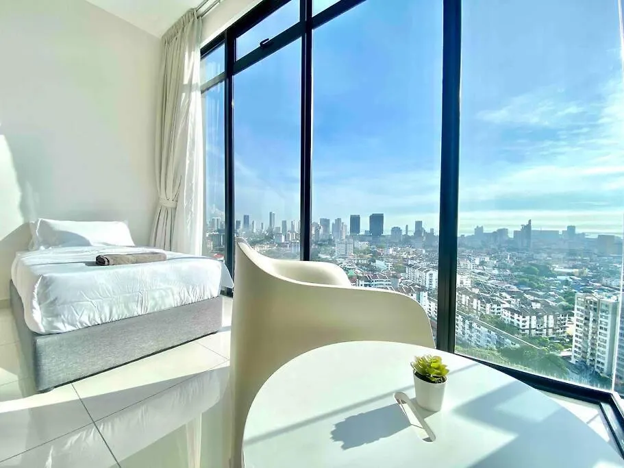 Daire Beacon Executive Suites #Warmth #Skypool #Georgetown #5Pax #2Br 2Bath #2Queen 1Single #Quality Well Maintained #Private Host Malezya