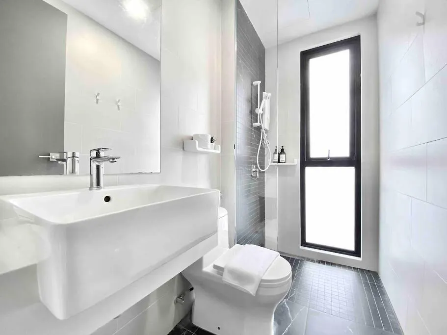 Beacon Executive Suites #Warmth #Skypool #Georgetown #5Pax #2Br 2Bath #2Queen 1Single #Quality Well Maintained #Private Host Daire George Town